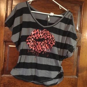 Stripe shirt with leopard print lips